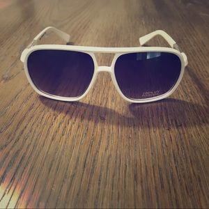NWOT white oversized sunglasses